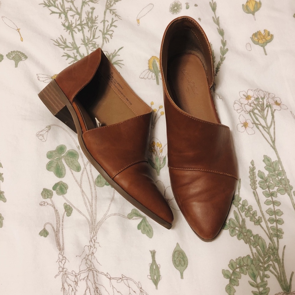 Universal Thread cut-out booties - 6.5